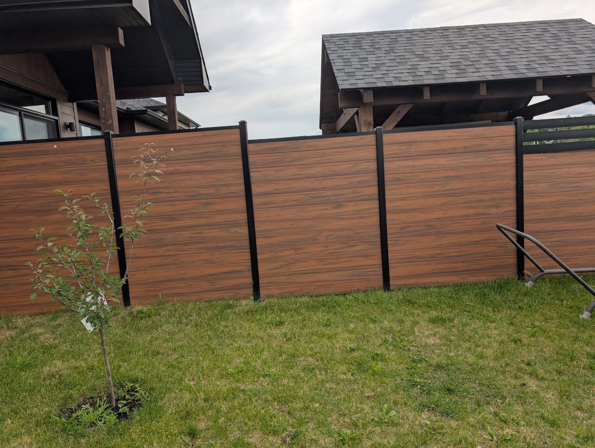 Clôture en composite installée par Clôture 819 à Gatineau et en Outaouais