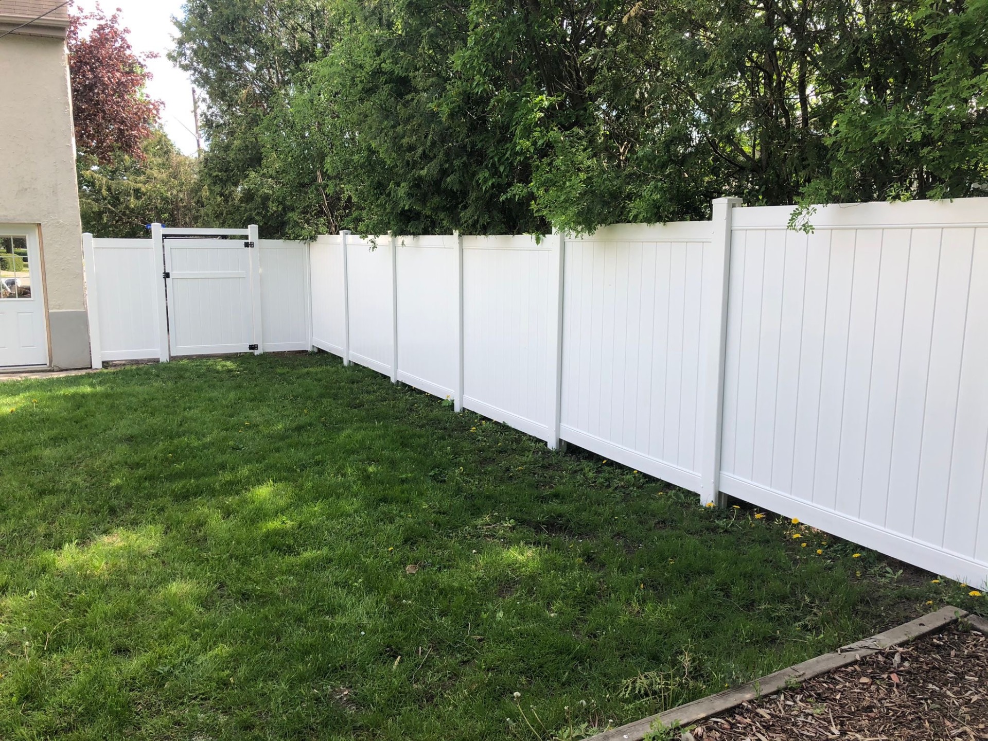 Clôture en PVC — réalisation 2 de Clôture 819 en Outaouais